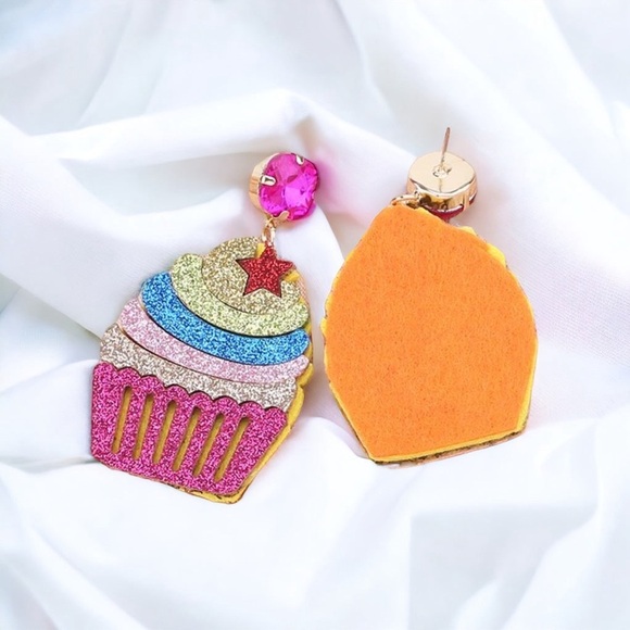 Whimsical Cupcake Dangle Earrings - Sweet Treats for Your Ears! 🧁 NWT Birthday - Picture 5 of 7